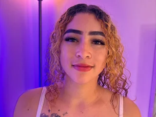 Karah_Sky Slender webcam from Venezuela