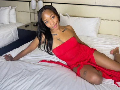 nicolesolace webcam profile - American